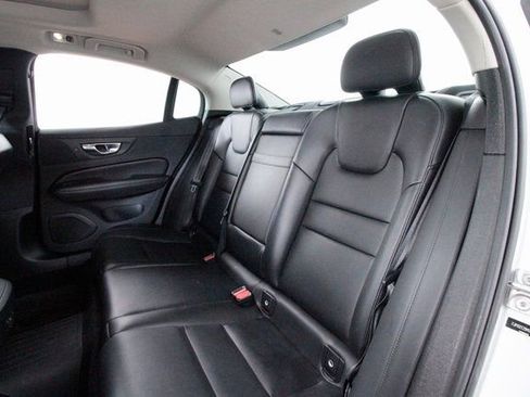 Used 2021 Volvo S60 T5 Momentum w/ Premium Package image 24