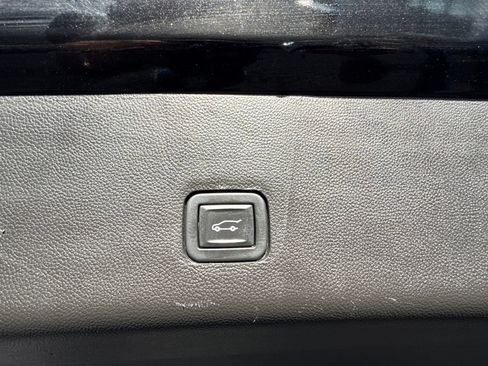 Used 2020 Chevrolet Traverse LT w/ Driver Confidence II Package AWD/4WD image 15