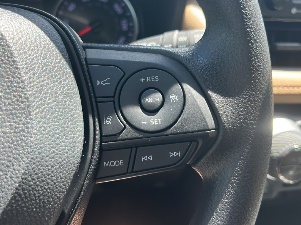 Used 2022 Toyota RAV4 XLE w/ Convenience Package FWD image 23