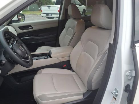 Used 2023 Nissan Pathfinder SL image 14