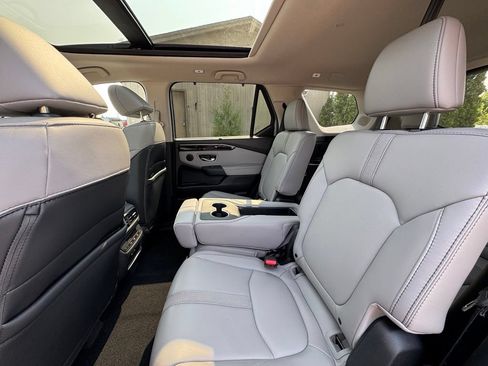 Used 2025 Honda Pilot Touring image 36