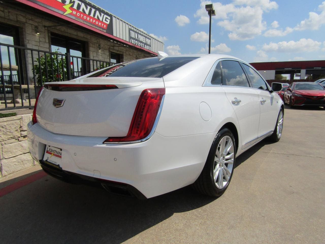 Used 2018 Cadillac XTS Luxury FWD image 4