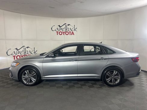 Used 2024 Volkswagen Jetta SE image 2