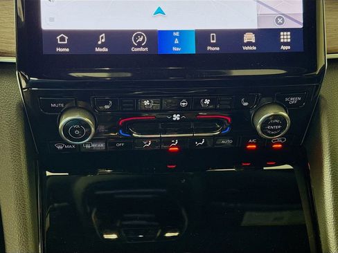 Used 2022 Jeep Grand Cherokee Summit w/ Luxury Tech Group V image 16