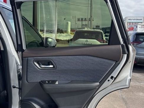 Certified 2023 Nissan Rogue SV image 17