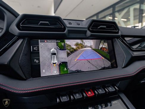 Used 2025 Lamborghini Urus SE image 17