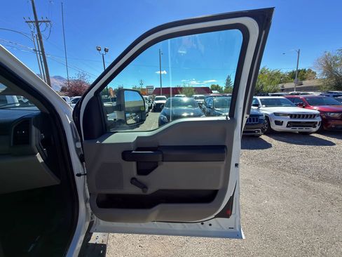 Used 2019 Ford F350 XL w/ Camper Package image 8