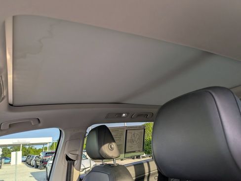 Used 2018 Volkswagen Tiguan SEL Premium FWD image 20
