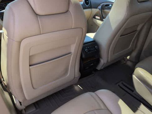 Used 2011 Buick Enclave CXL FWD image 18