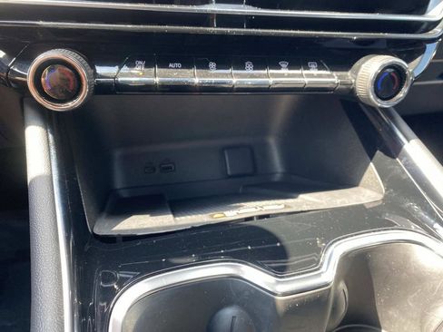 Used 2026 Chevrolet Traverse LT FWD image 25