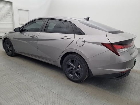 Used 2022 Hyundai Elantra SEL FWD image 3