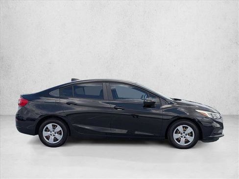 Used 2017 Chevrolet Cruze LS FWD image 4