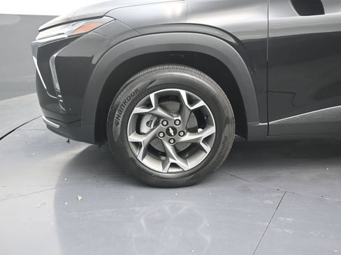 Used 2024 Chevrolet Trax LT FWD image 9
