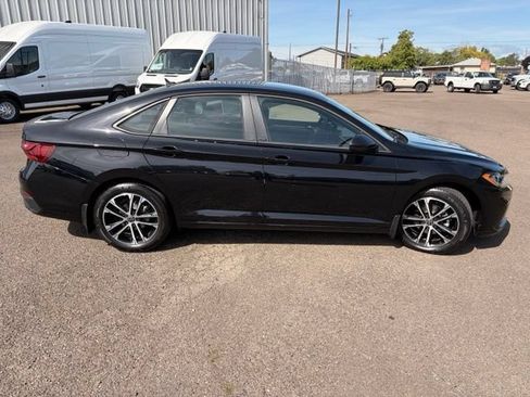 Used 2025 Volkswagen Jetta Sport FWD image 9