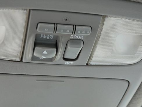 Used 2005 Toyota Highlander Limited AWD/4WD image 70