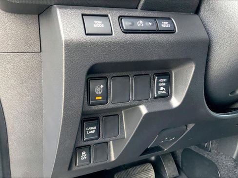 Used 2024 Nissan Frontier SV w/ SV Convenience Package RWD image 34