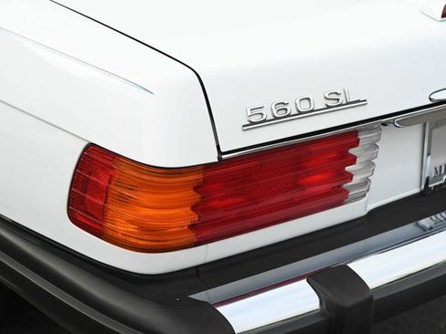 Used 1989 Mercedes-Benz 560 SL image 13
