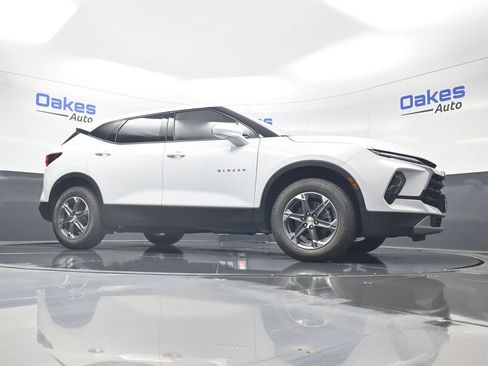 Used 2025 Chevrolet Blazer LT AWD/4WD image 37