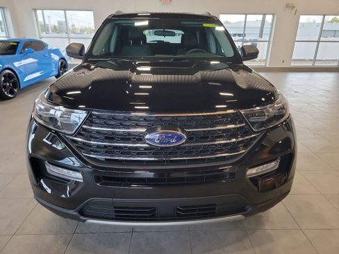 Used 2023 Ford Explorer XLT w/ Equipment Group 202A AWD/4WD image 2