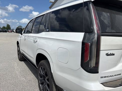 Used 2022 Cadillac Escalade Premium Luxury w/ Performance Package image 6