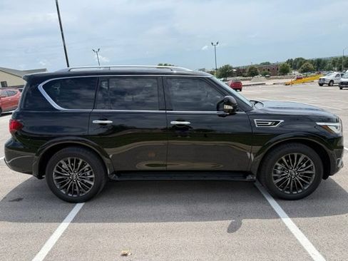 Used 2023 INFINITI QX80 Premium Select AWD/4WD image 2