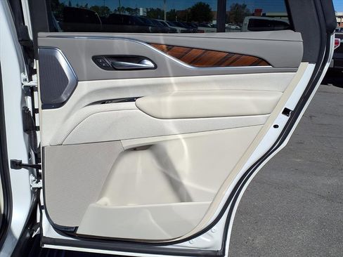 Used 2022 Cadillac Escalade Premium Luxury Platinum w/ Heavy-Duty Trailer Package image 16