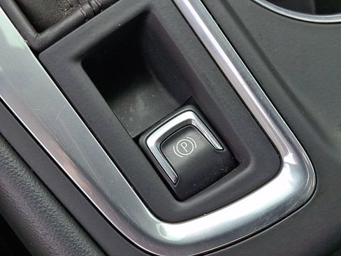 Used 2019 Chevrolet Equinox LT w/ Sun & Navigation Package AWD/4WD image 24