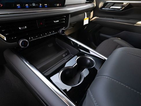 New 2025 Chevrolet Suburban LS image 18