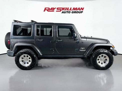 Used 2017 Jeep Wrangler Unlimited Sahara w/ Connectivity Group AWD/4WD image 8