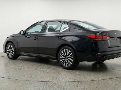Used 2025 Nissan Altima 2.5 SV FWD image 6