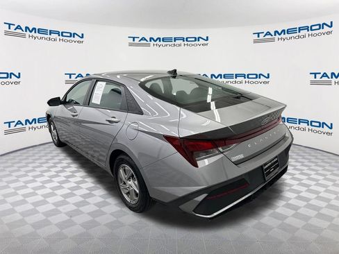 Used 2026 Hyundai Elantra SE w/ Cargo Package FWD image 3
