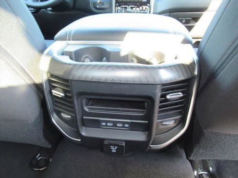 New 2026 RAM 3500 Big Horn AWD/4WD image 32