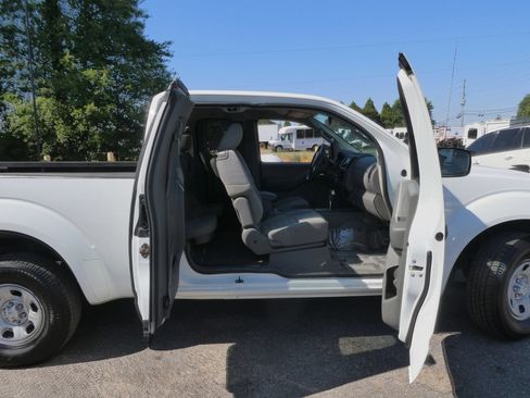 Used 2013 Nissan Frontier S RWD image 23