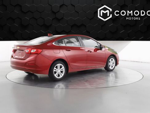 Used 2018 Chevrolet Cruze LT image 2