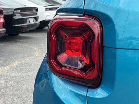 Used 2021 Jeep Renegade Latitude w/ Luxury Group I FWD image 10