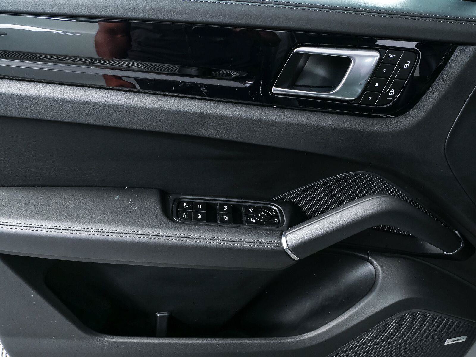 Certified 2023 Porsche Cayenne AWD/4WD image 6