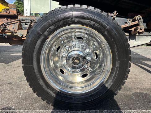 Used 2015 Ford F550 4x4 Regular Cab Super Duty image 17