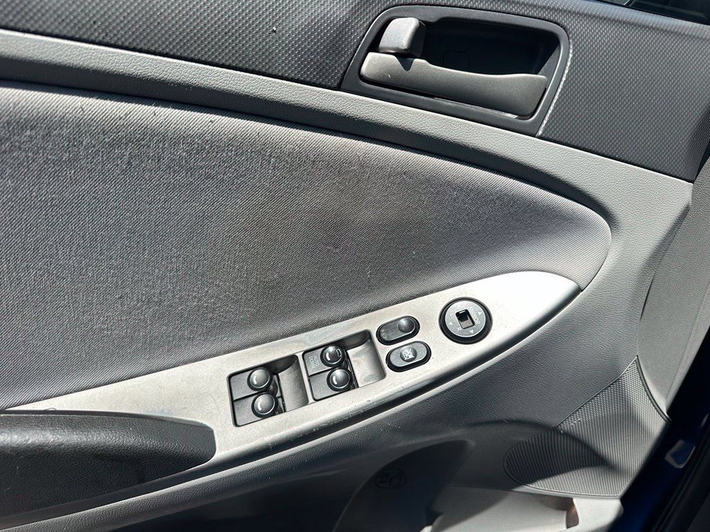 Used 2017 Hyundai Accent SE FWD image 13