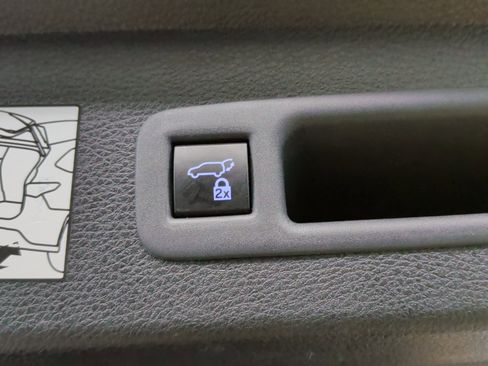 Used 2023 Toyota Sienna Platinum image 35