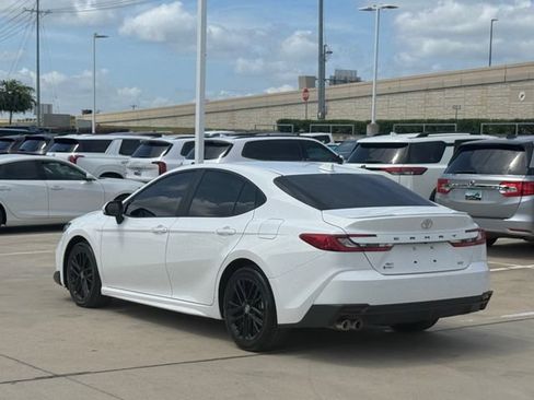 Used 2025 Toyota Camry SE AWD/4WD image 7