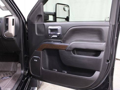 Used 2019 GMC Sierra 3500 Denali w/ Duramax Plus Package image 24