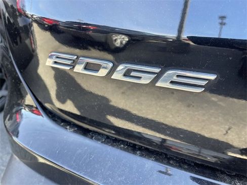 Used 2020 Ford Edge SEL w/ Cold Weather Package image 10