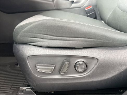 Certified 2025 Toyota RAV4 XLE FWD image 27