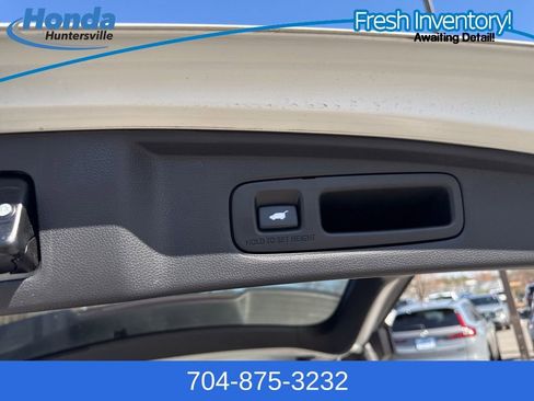 Used 2023 Honda CR-V EX-L image 11