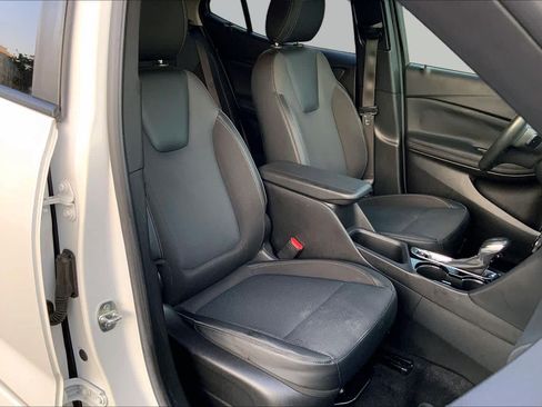 Used 2022 Buick Encore GX Select w/ Sport Touring Package FWD image 9