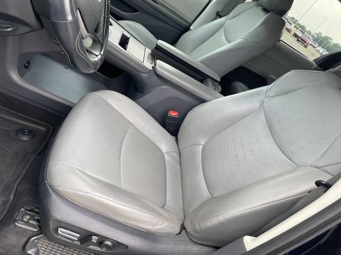 Used 2023 Toyota Sienna XLE AWD/4WD image 15