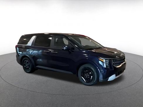 Used 2026 Kia Carnival FWD image 2