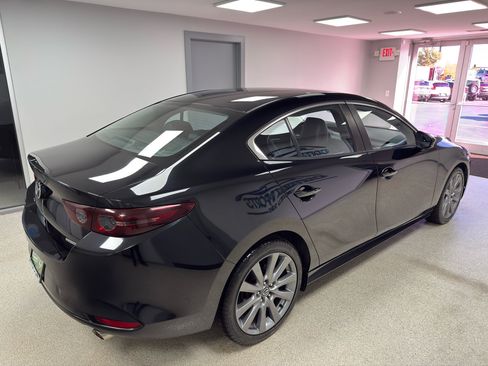 Used 2021 MAZDA MAZDA3 s image 3