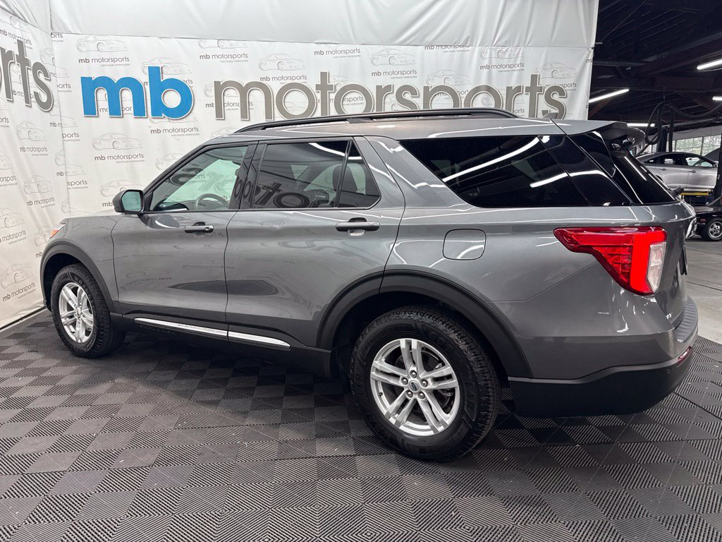 Used 2022 Ford Explorer XLT AWD/4WD image 3