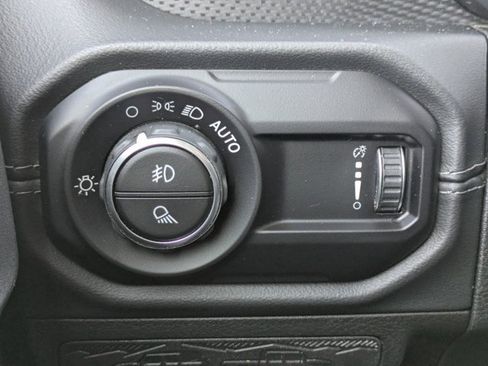 Used 2024 Jeep Gladiator Rubicon w/ Technology Group image 28